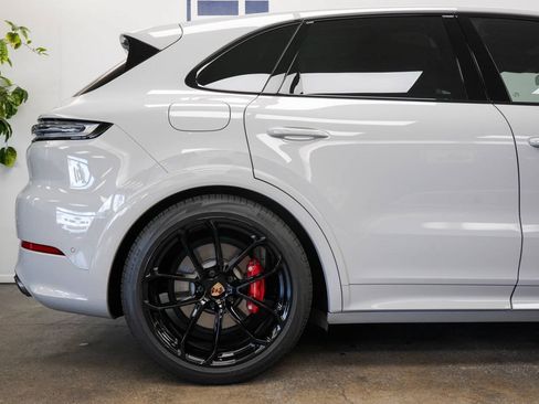 Used 2025 Porsche Cayenne GTS AWD/4WD image 14