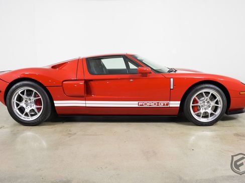 Used 2005 Ford GT image 10