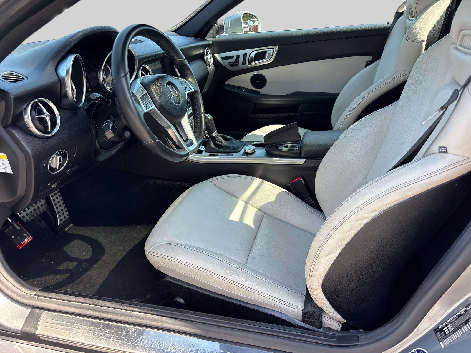 Used 2012 Mercedes-Benz SLK 350 image 8
