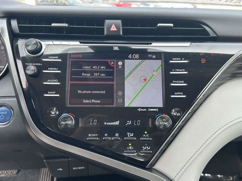 Used 2020 Toyota Camry XLE w/ Sunroof Package FWD image 9