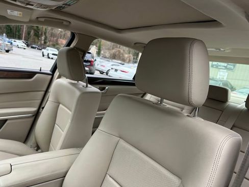 Used 2014 Mercedes-Benz E 350 Sedan image 16