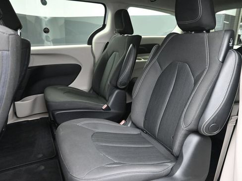 Used 2020 Chrysler Voyager LX FWD image 11