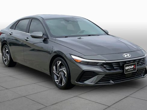 Used 2024 Hyundai Elantra SEL w/ Convenience Package FWD image 3