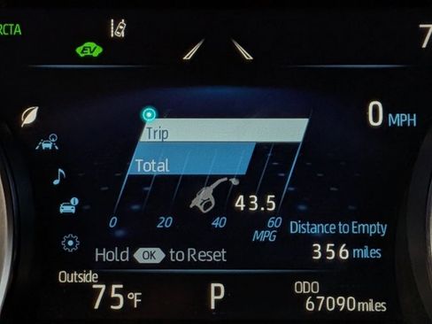 Used 2021 Toyota Camry XLE w/ Navigation Upgrade Package image 9