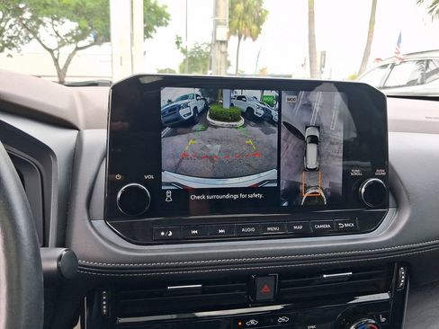 Used 2022 Nissan Rogue Platinum w/ Head-Up Display Package FWD image 27