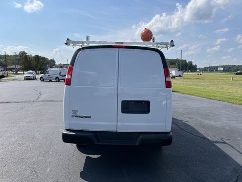 Used 2021 Chevrolet Express 2500 w/ Driver Convenience Package RWD image 4