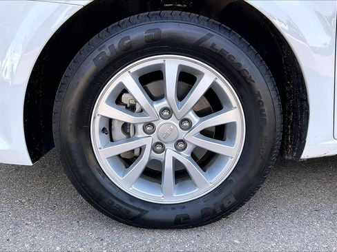 Used 2018 Chevrolet Sonic LT FWD image 25
