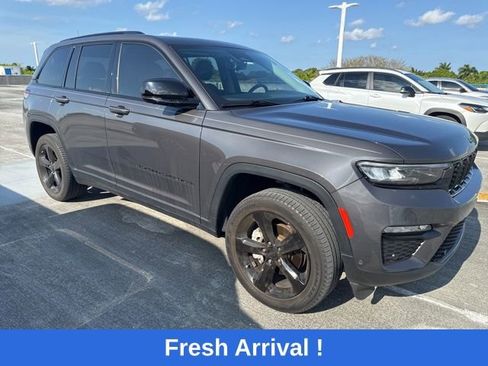 Used 2023 Jeep Grand Cherokee Limited w/ Luxury Tech Group II AWD/4WD image 12
