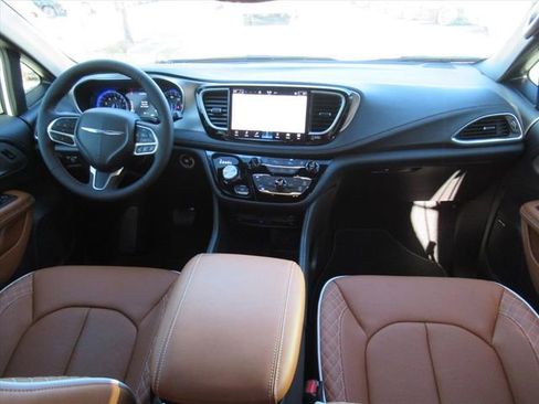 New 2026 Chrysler Pacifica Pinnacle FWD image 13
