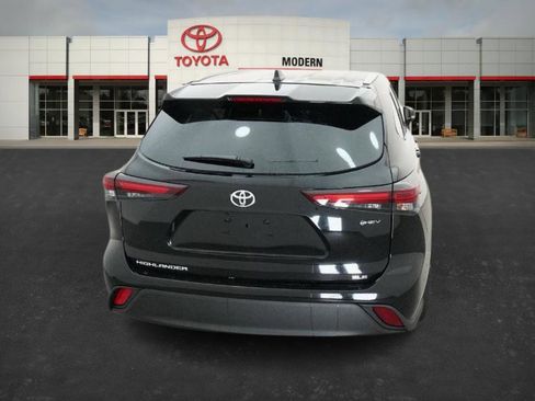 New 2026 Toyota Highlander XLE image 18