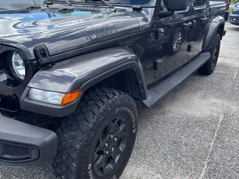 Used 2023 Jeep Gladiator Sport AWD/4WD image 3
