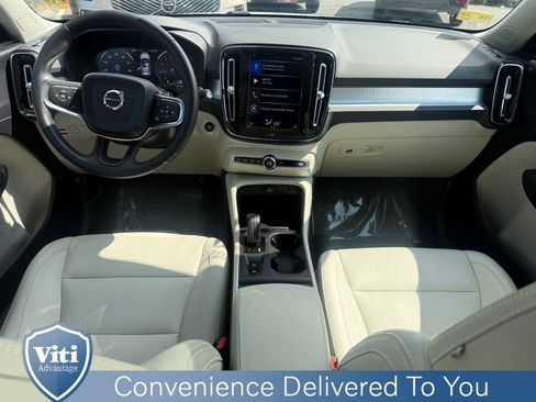 Used 2020 Volvo XC40 T5 Momentum w/ Protection Package AWD/4WD image 2