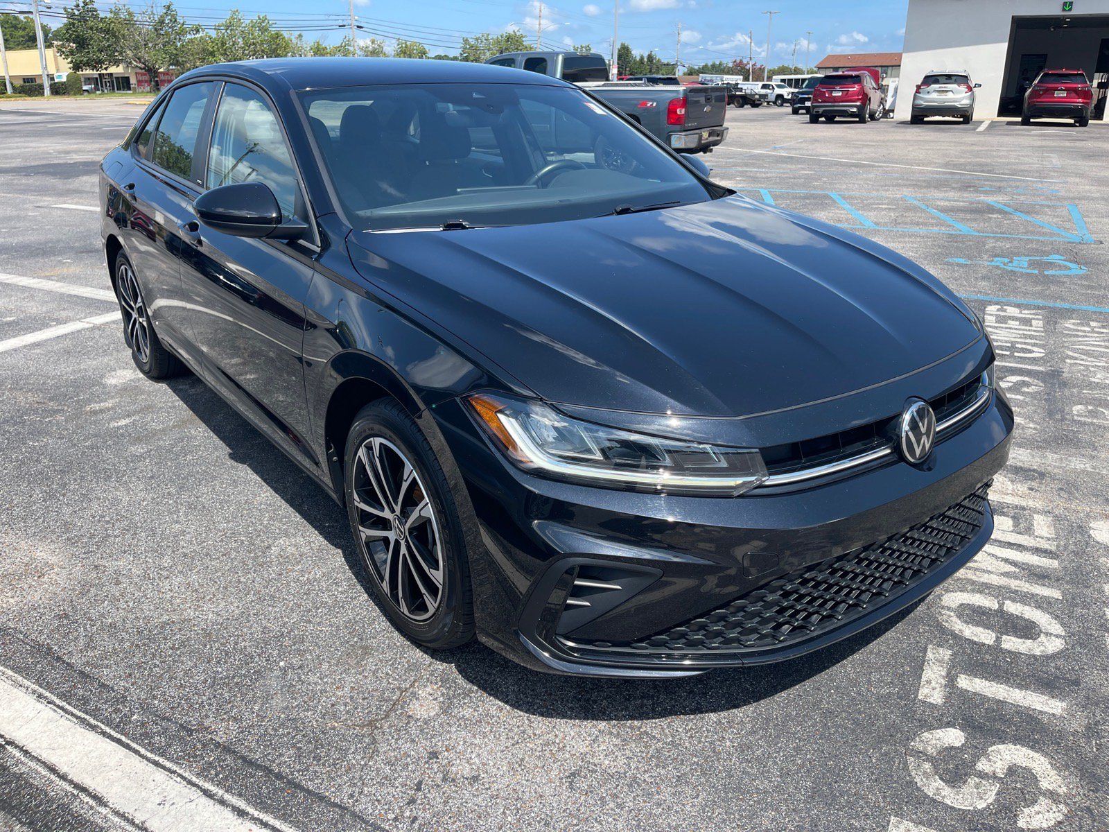 Used 2025 Volkswagen Jetta Sport FWD image 3
