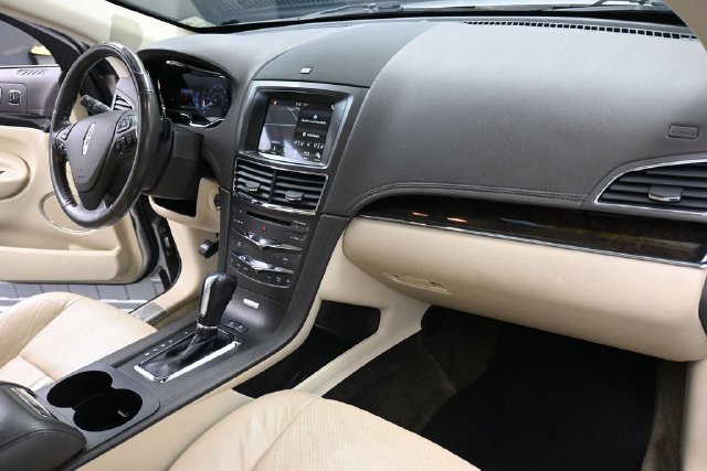 Used 2019 Lincoln MKT AWD image 37