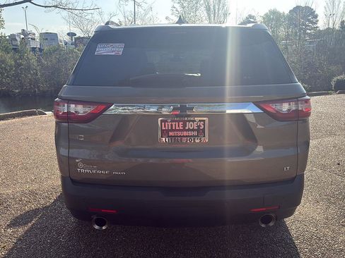 Used 2020 Chevrolet Traverse LT w/ LT Premium Package AWD/4WD image 6