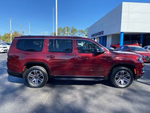 Used 2024 Jeep Wagoneer Series II w/ Flexible Seating Group RWD image 2