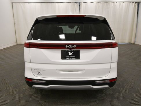 Certified 2024 Kia Carnival LX image 6