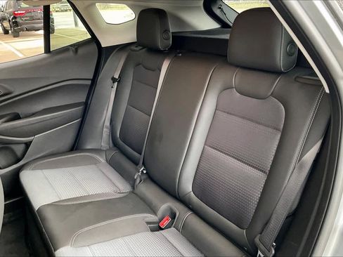 Certified 2025 Chevrolet Trax LT image 20