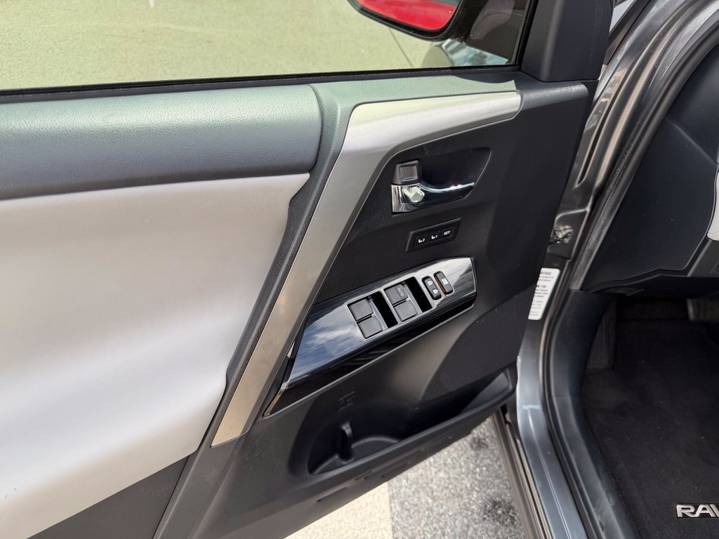 Used 2017 Toyota RAV4 Limited FWD image 25