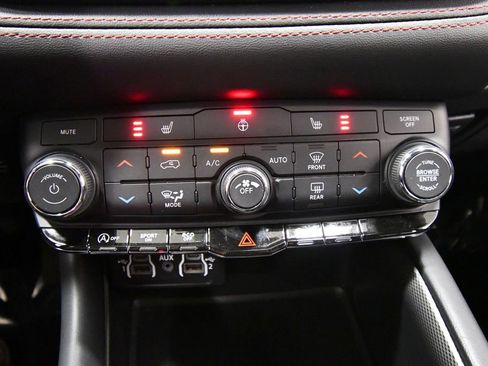 Used 2025 Dodge Durango GT AWD/4WD image 25