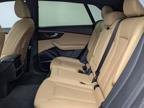 Used 2022 Audi Q8 Premium Plus w/ Premium Plus Package image 17
