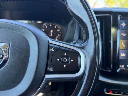 Used 2018 Volvo XC60 T5 Momentum w/ Vision Package AWD/4WD image 21