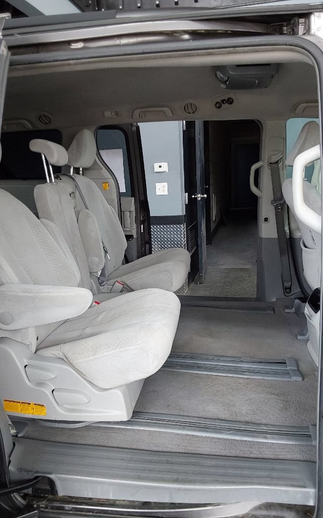 Used 2011 Toyota Sienna LE FWD image 16