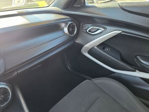 Used 2020 Chevrolet Camaro LT image 29