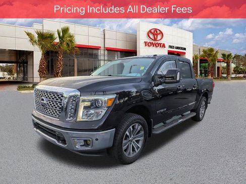 Used 2017 Nissan Titan SL w/ SL Towing Convenience Package RWD image 8