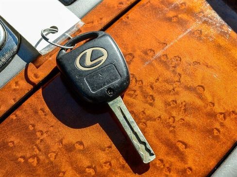 Used 2006 Lexus LX 470 image 34