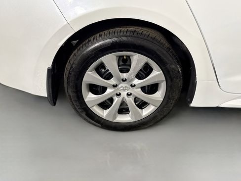Used 2025 Toyota Corolla LE image 32