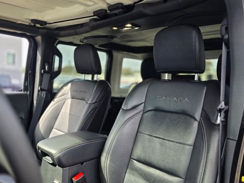 Used 2023 Jeep Wrangler Unlimited Sahara image 16
