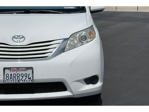 Used 2017 Toyota Sienna LE FWD image 20