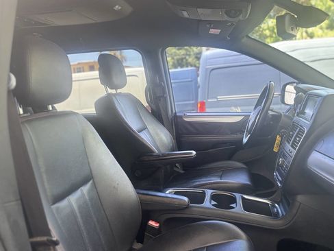 Used 2019 Dodge Grand Caravan GT image 19
