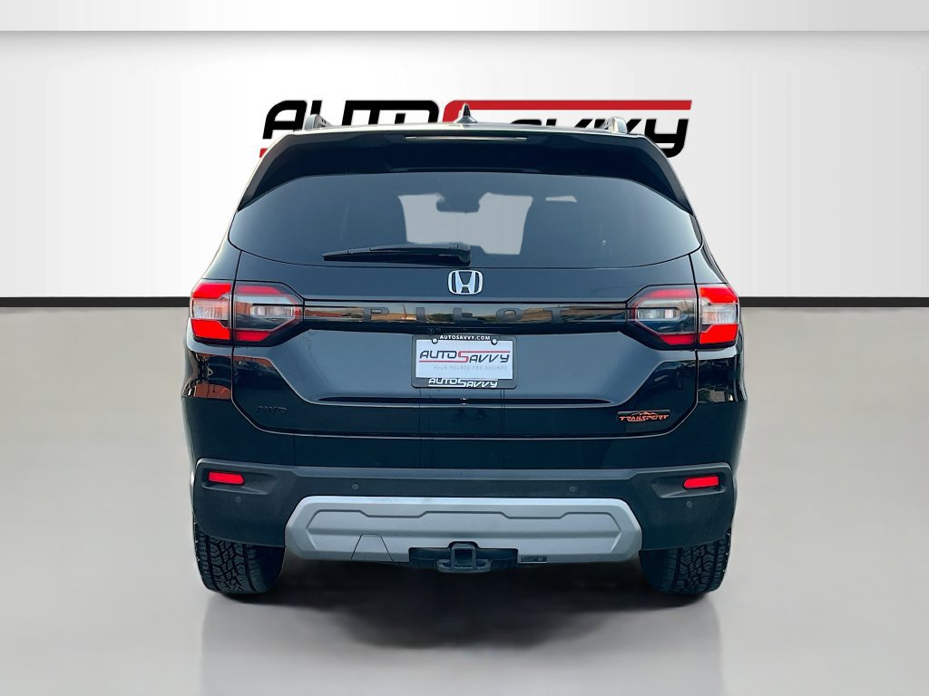 Used 2025 Honda Pilot TrailSport image 6