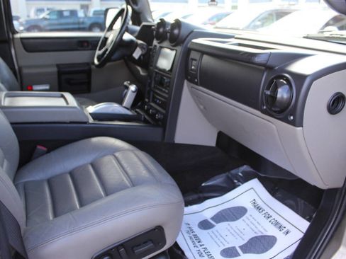 Used 2005 HUMMER H2 w/ Preferred Equipment Group AWD/4WD image 9
