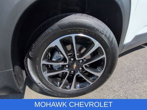 Used 2025 Chevrolet TrailBlazer LT w/ Convenience Package AWD/4WD image 33