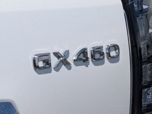 Used 2023 Lexus GX 460 Premium w/ Accessory Package AWD/4WD image 11