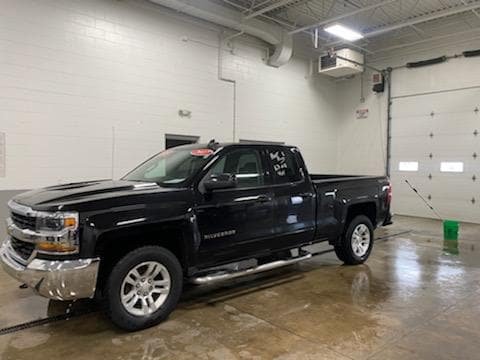 Used 2017 Chevrolet Silverado 1500 LT w/ Trailering Package AWD/4WD image 1