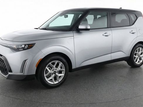 Used 2025 Kia Soul LX w/ LX Technology Package image 3