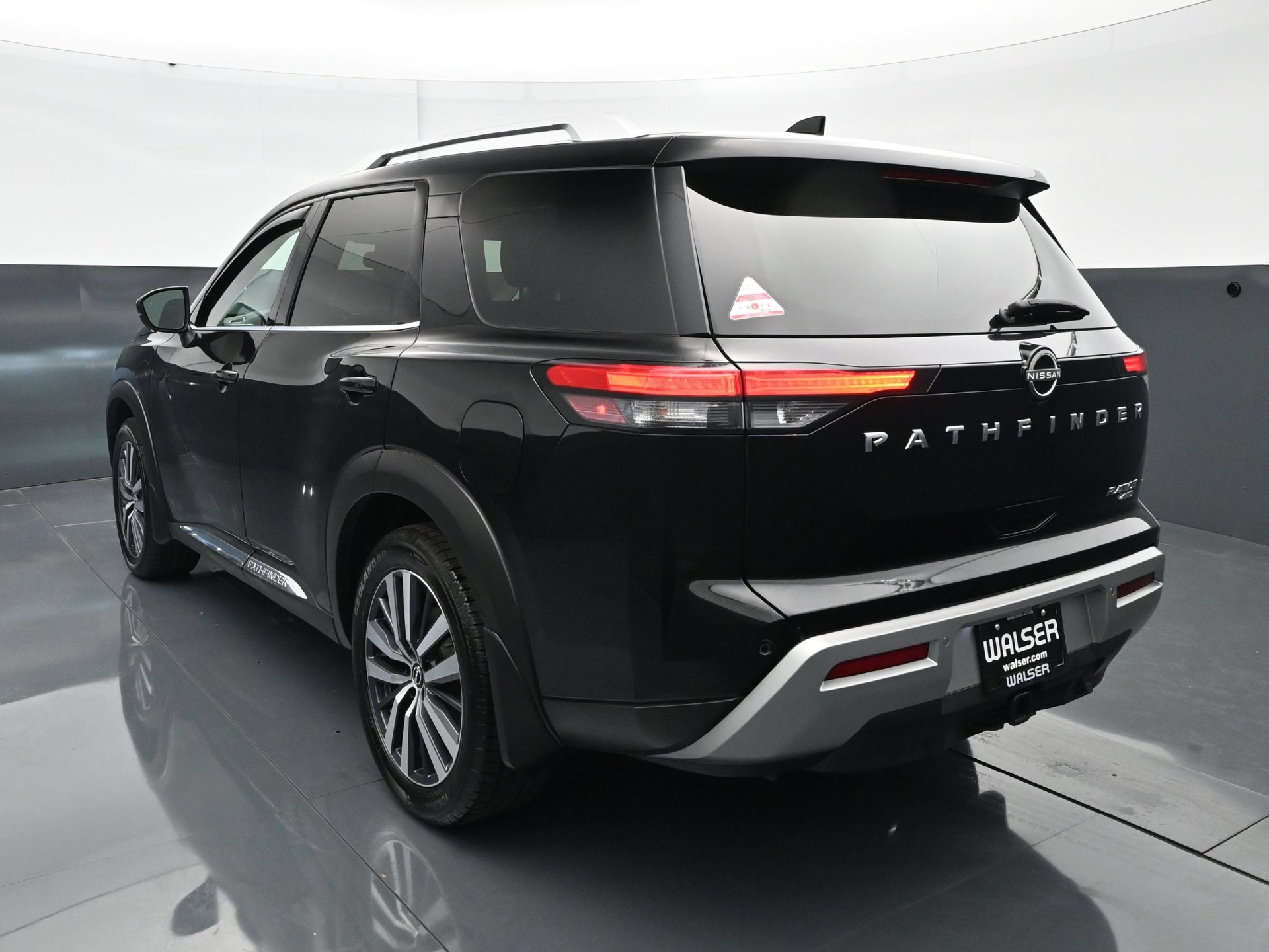 Used 2022 Nissan Pathfinder Platinum AWD/4WD image 5