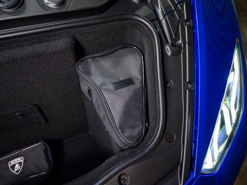 Used 2023 Lamborghini Huracan EVO image 6