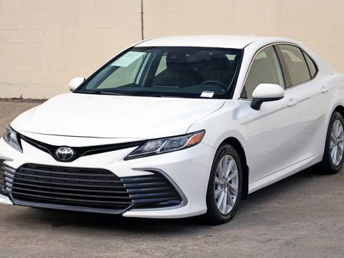 Used 2022 Toyota Camry LE FWD image 40