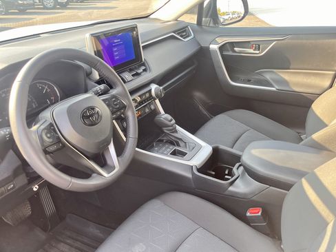Used 2025 Toyota RAV4 XLE w/ Convenience Package AWD/4WD image 5