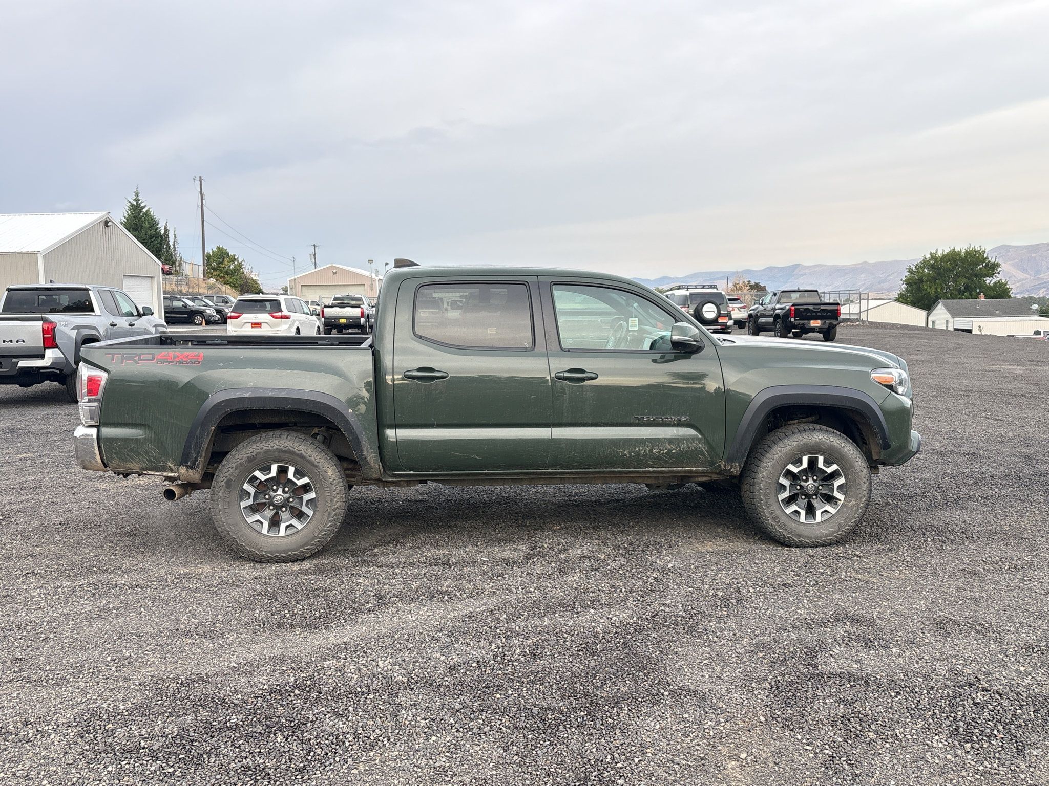 Certified 2022 Toyota Tacoma TRD Off-Road w/ Black Out Package (TMS) AWD/4WD image 12