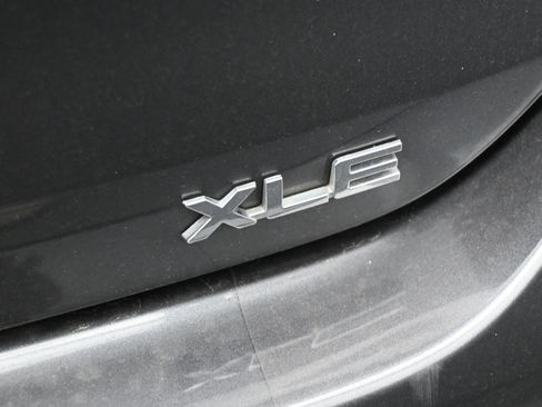Used 2023 Toyota Highlander XLE FWD image 39