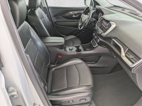 Used 2024 GMC Terrain SLT image 16