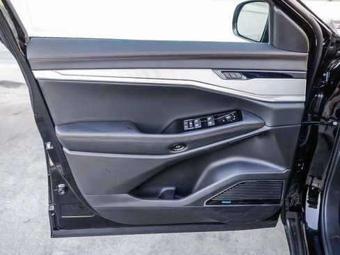 New 2025 Jeep Wagoneer S Launch Edition image 22