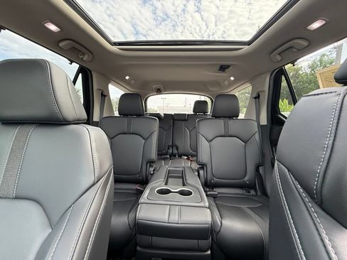 Used 2025 Honda Pilot Touring image 19