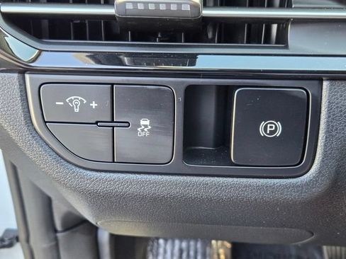 New 2026 Kia Sportage LX FWD image 19